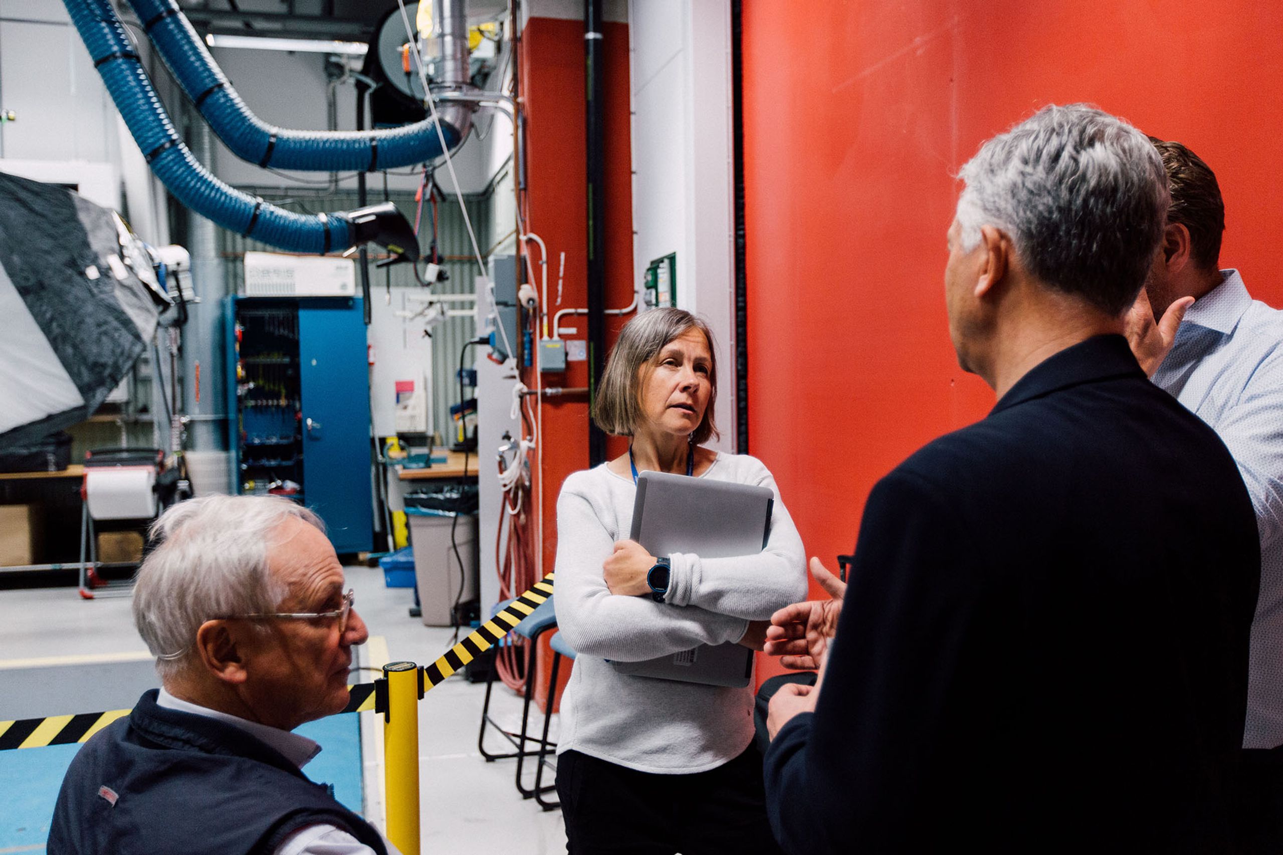 Magdalena Lindman discussing with Per Hamid Ghatan and Claes Hultling