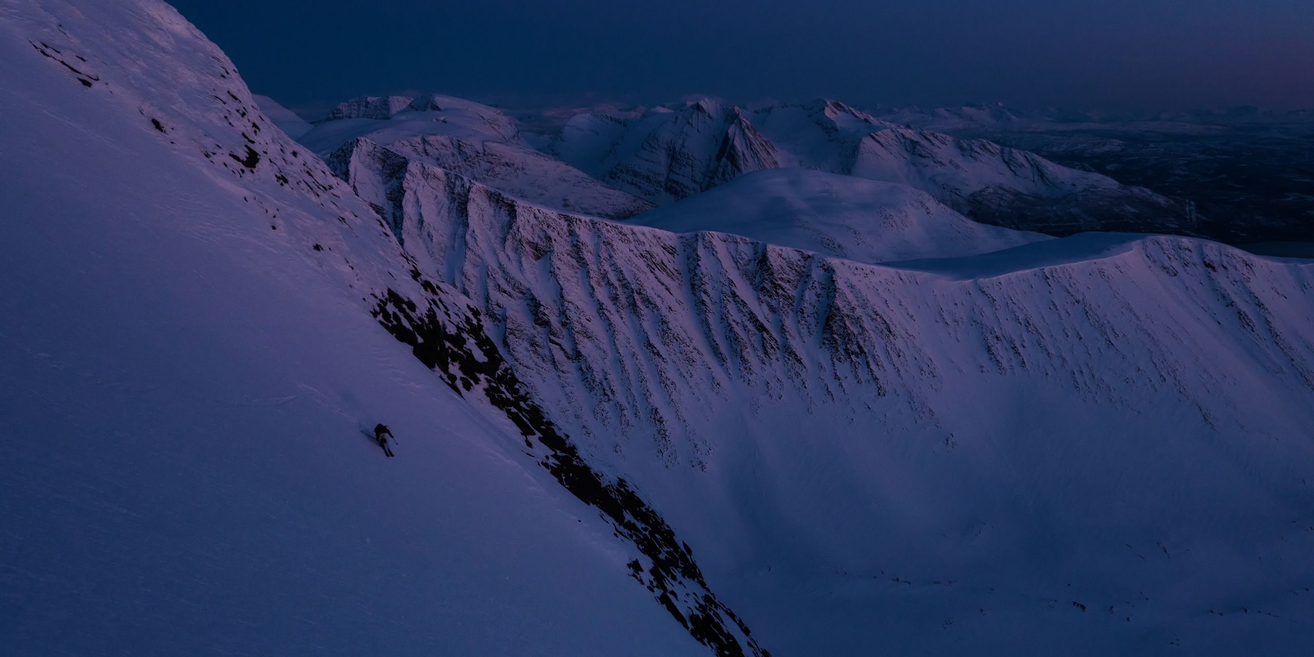 Hedvig Wessel skiing in sunset