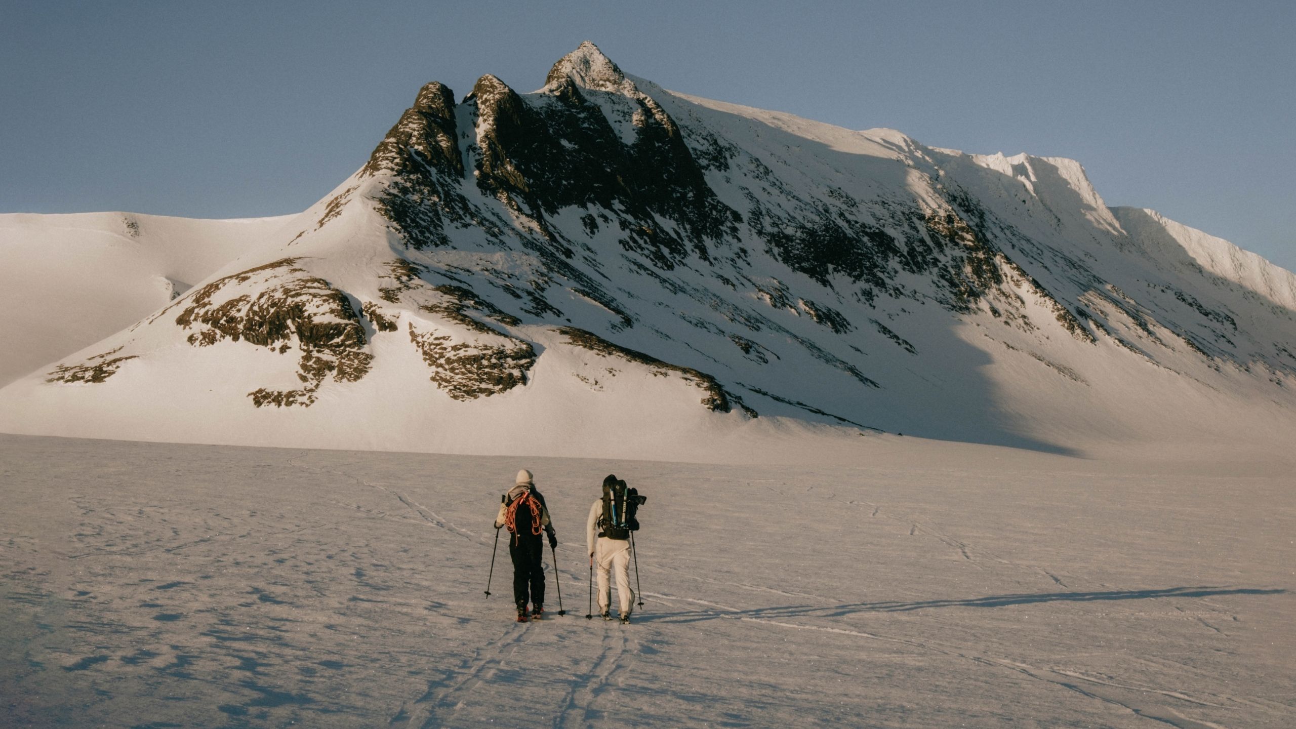 Image of Kajsa Larsson and friend touring at Sylarna