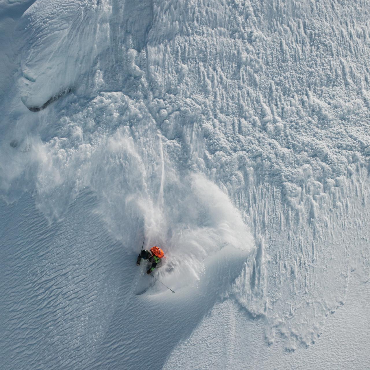 Yu Sasaki skiing