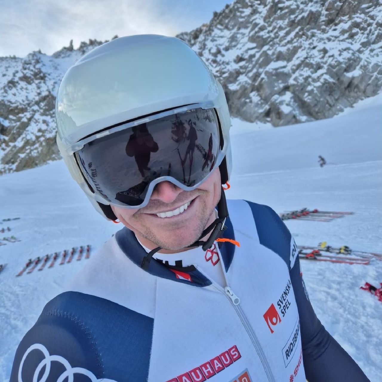 Felix Monsén smiling wearing helmet and ski goggles