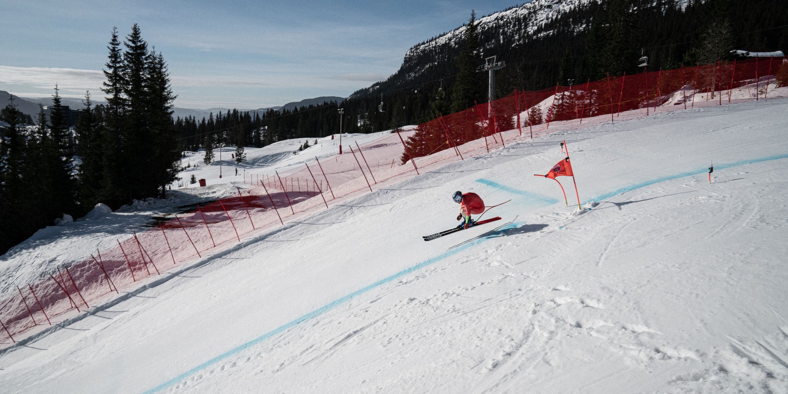 Marco Odermatt skiing