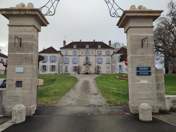 ©Alain LAPLAGNE: photo de la Mairie et de l'école de Ruffey-sur-Seille 