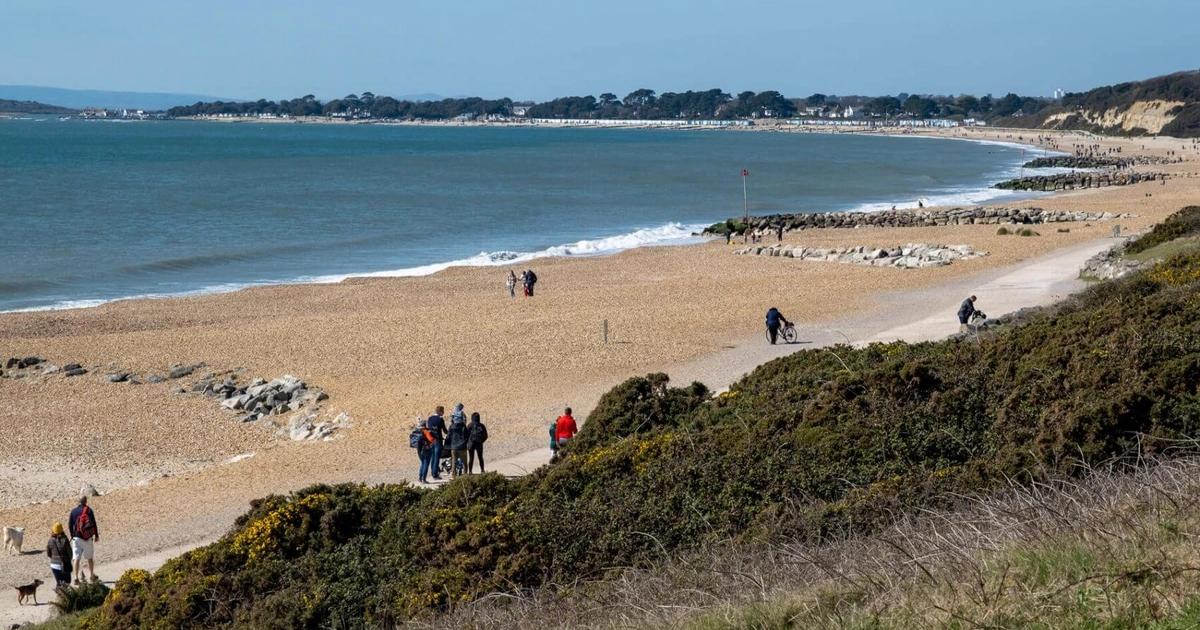 Highcliffe Beach highcliffe-beach