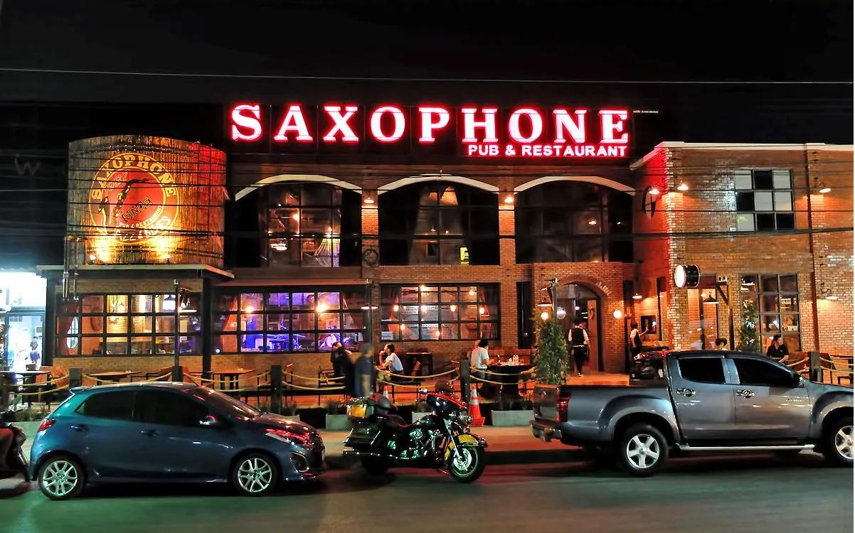 Saxophone Pub on Trippin