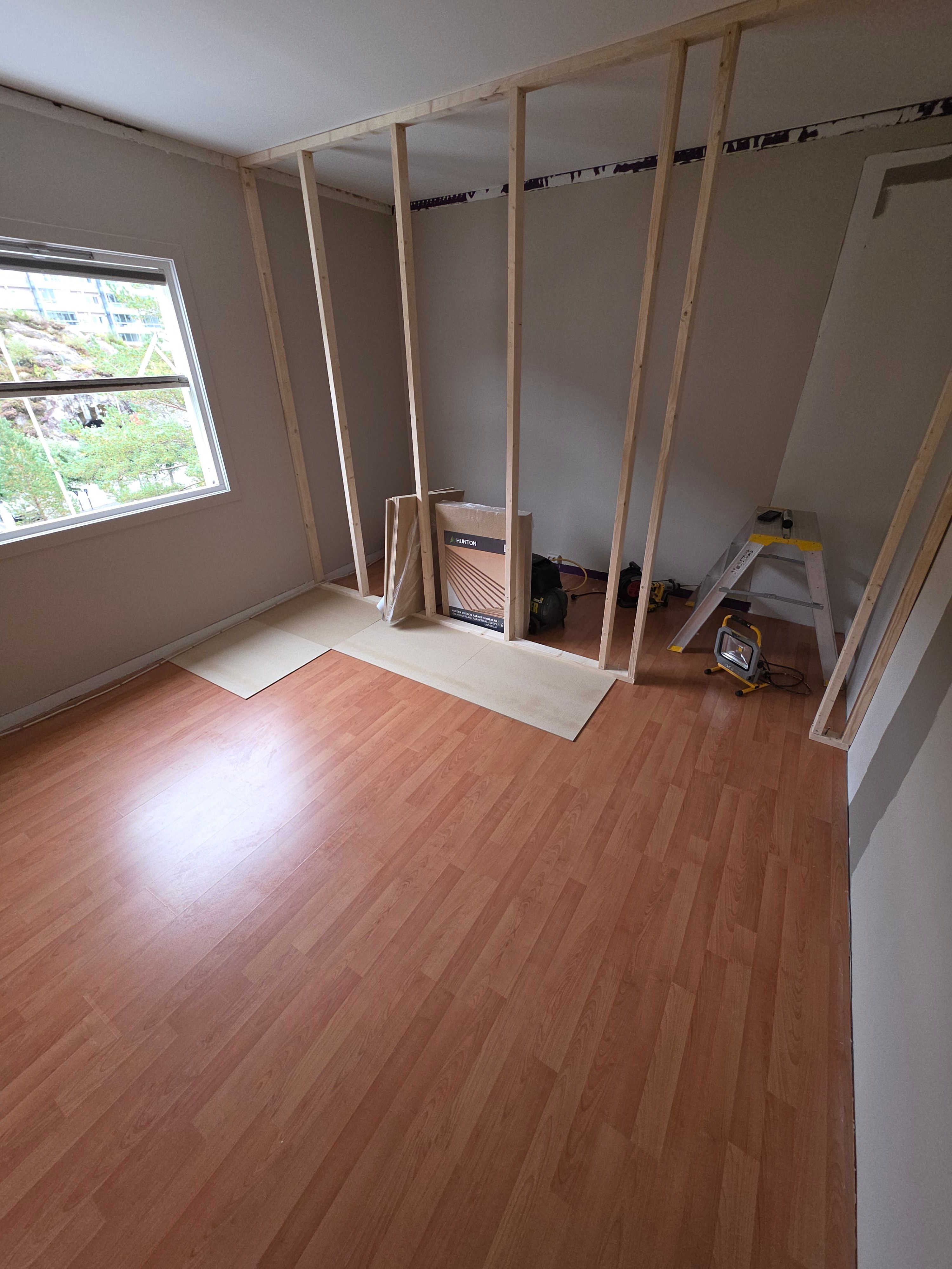 Reisverk til ny vegg for walk-in closet
