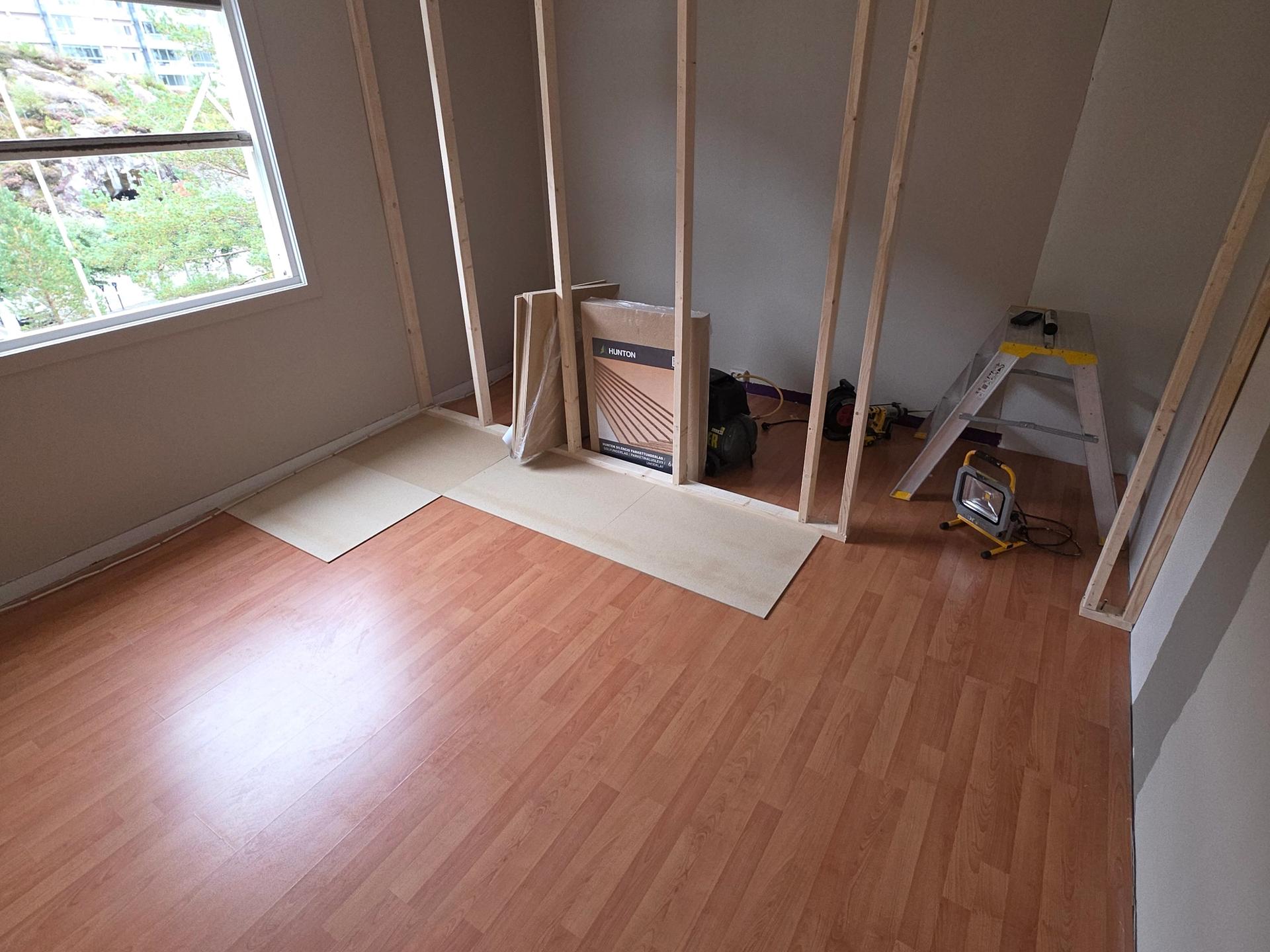 Reisverk til ny vegg for walk-in closet