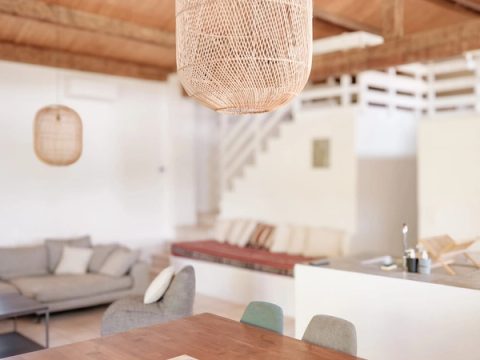 La table, ouverte sur le salon