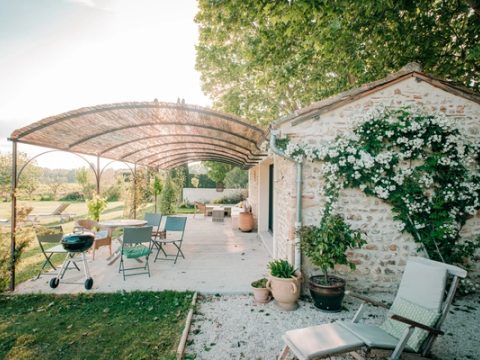 La terrasse sud et le jardin