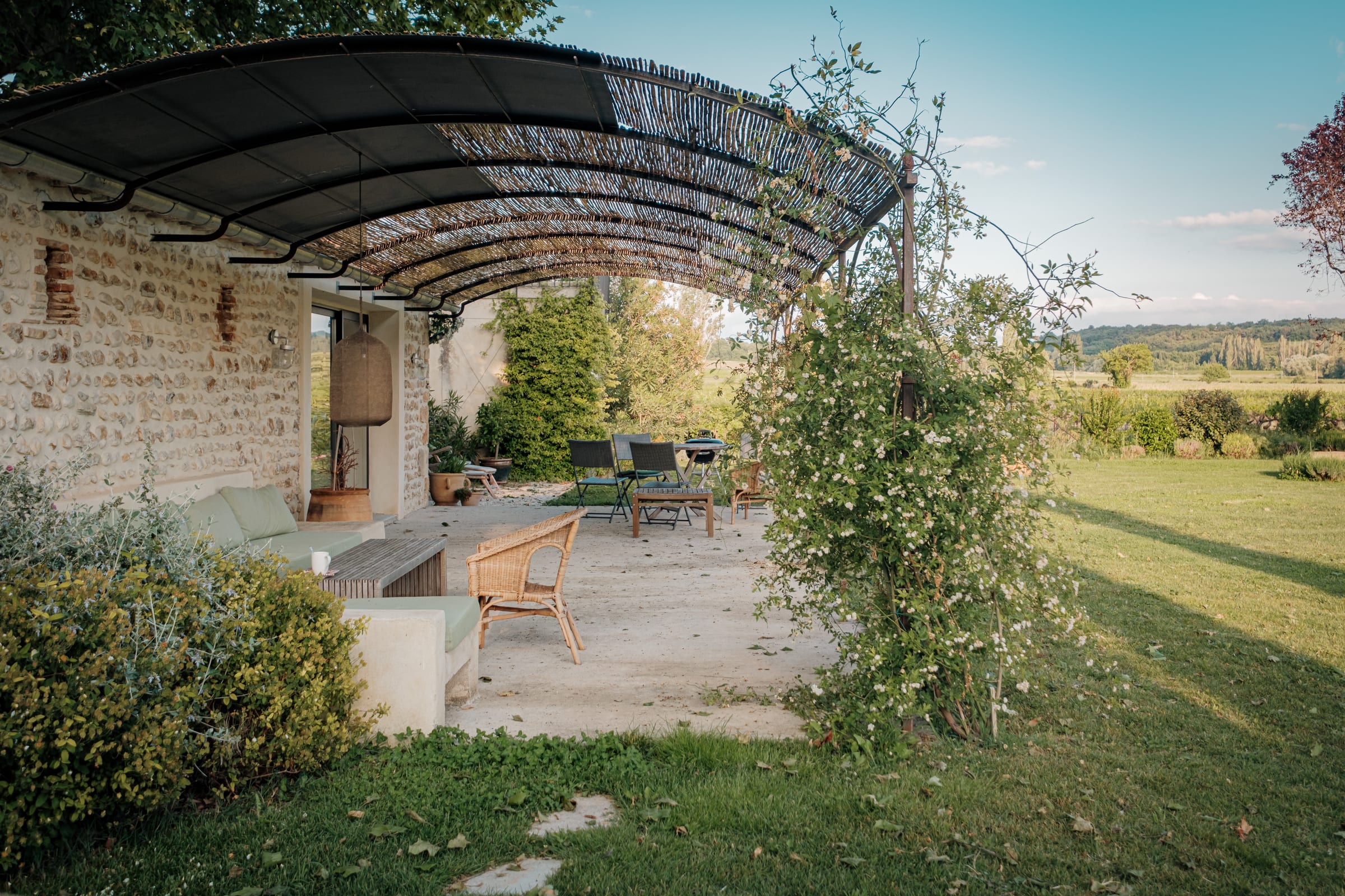 La terrasse sud, sous la treille