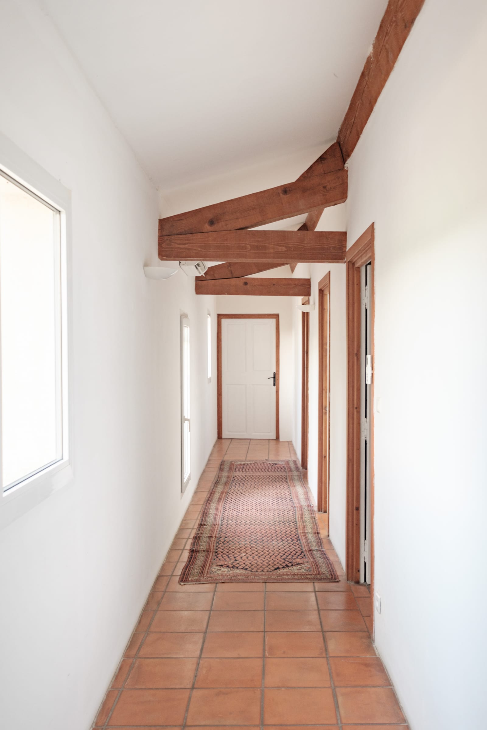 Le hall, autre angle