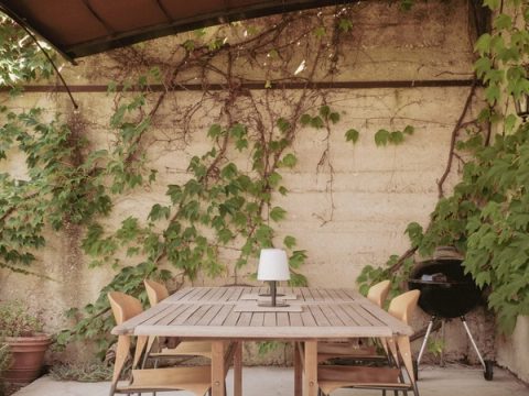 La terrasse couverte et son barbecue