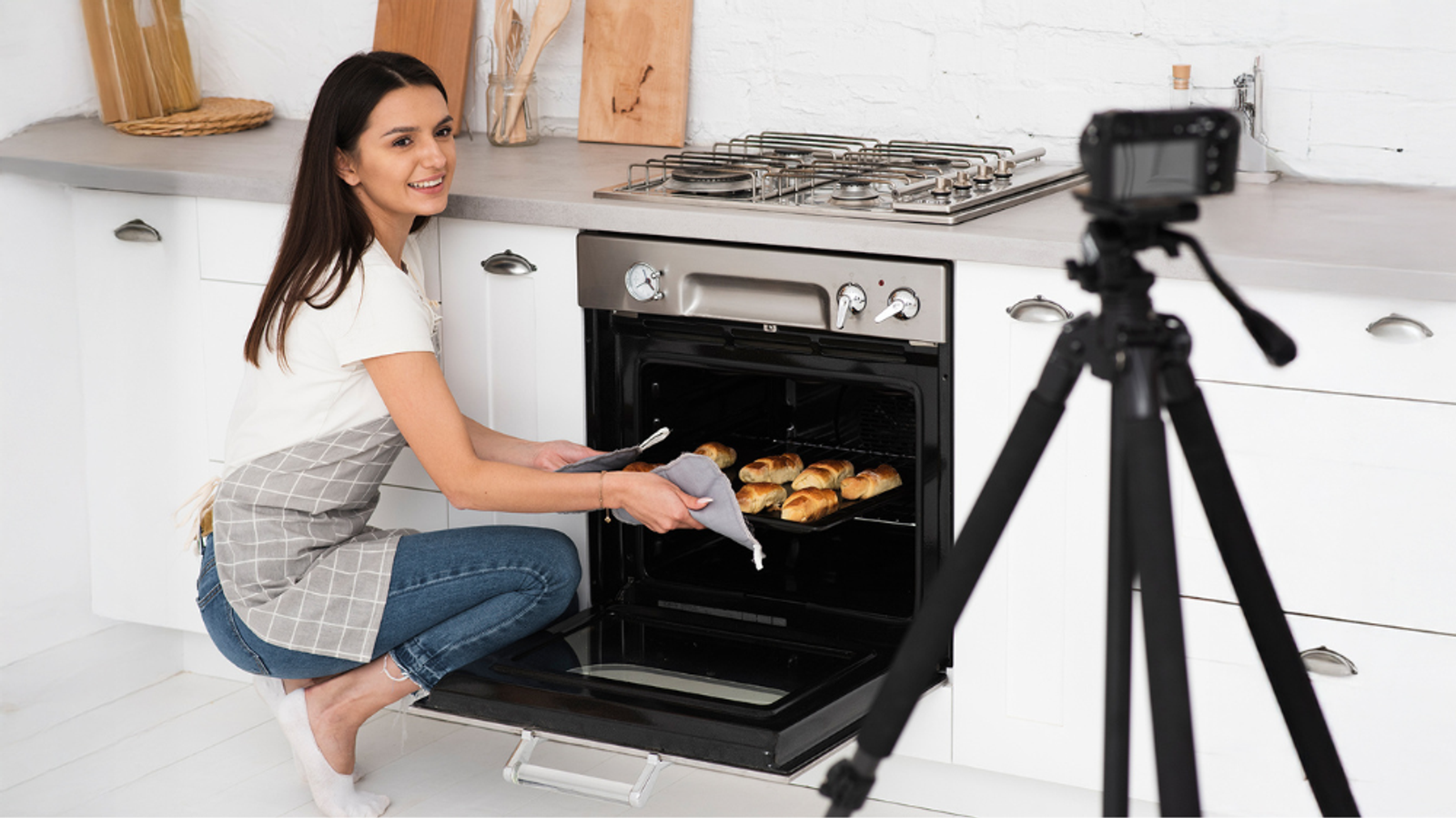 Keeping the Kitchen Safe and Fun: Childproofing Tips for Your Freestanding Cooking Range