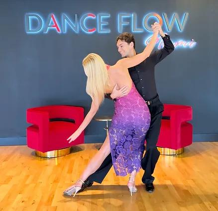 Navigating the Dance Floor with Grace: A Guide to Dance Etiquette