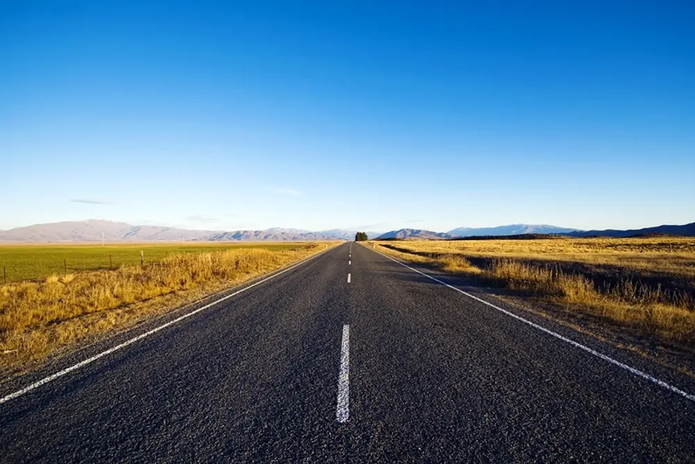 australia-scenic-road-trips-drive-sydney-adelaide-brisbane-canberra-brisbane.jpg.1280x768_q90_autocrop_crop-smart