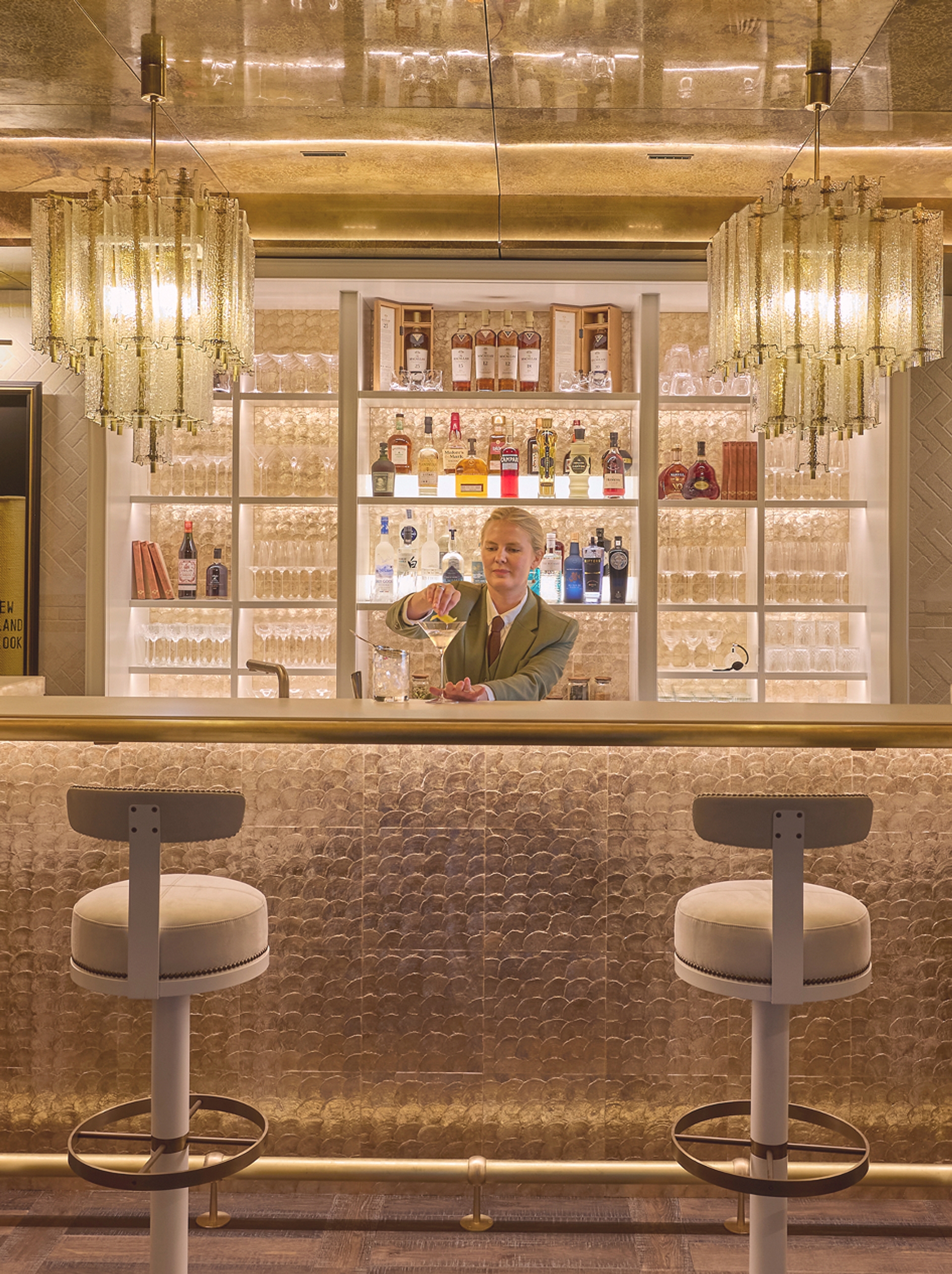 Roki Queenstown bar