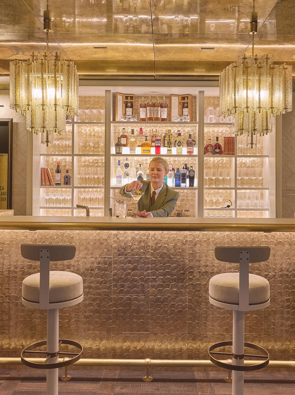 Roki Queenstown bar