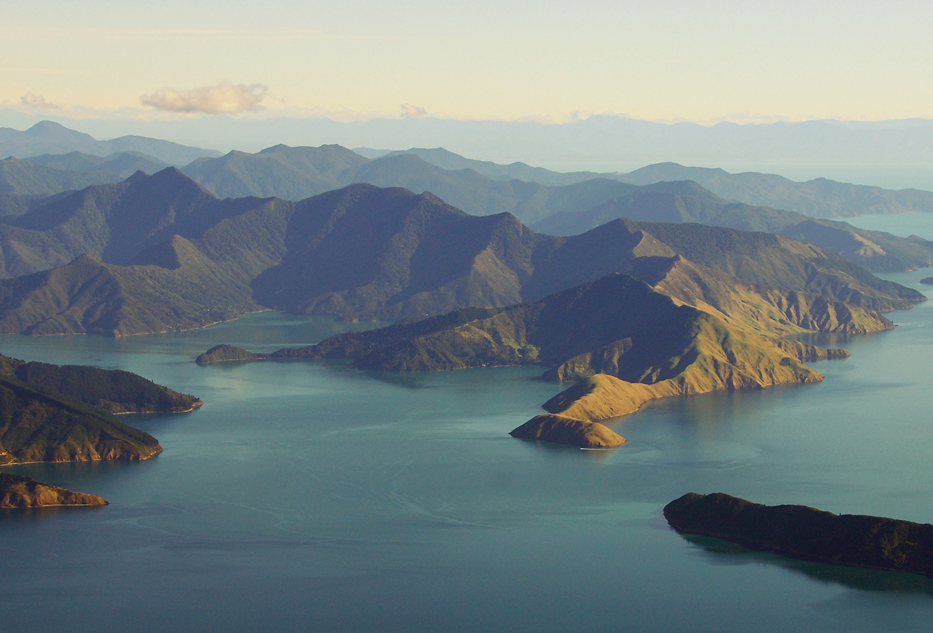 Explore Milford Sound with Seasonz Travel