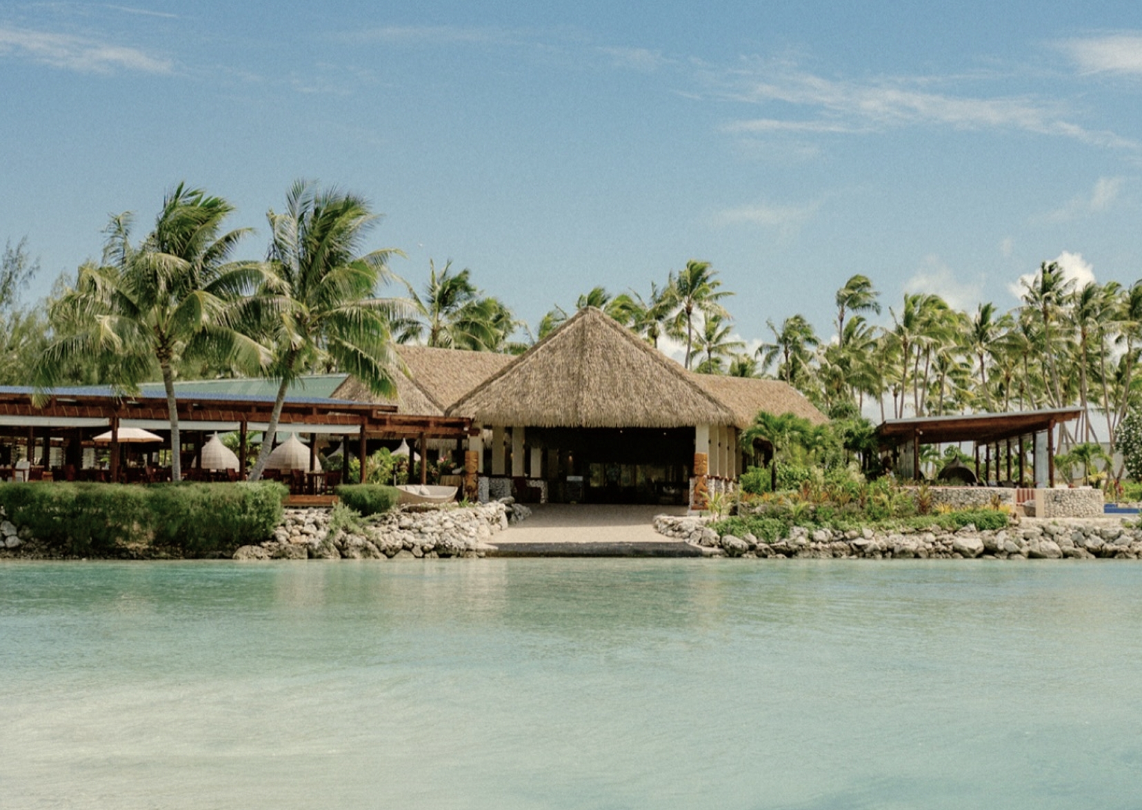 Aitutaki lagoon and secluded retreats in the Cook Islands