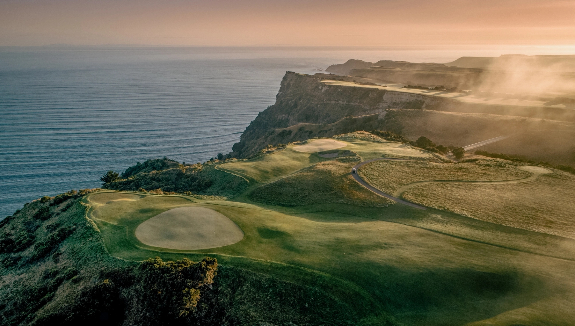 A clifftop links course above the ocean