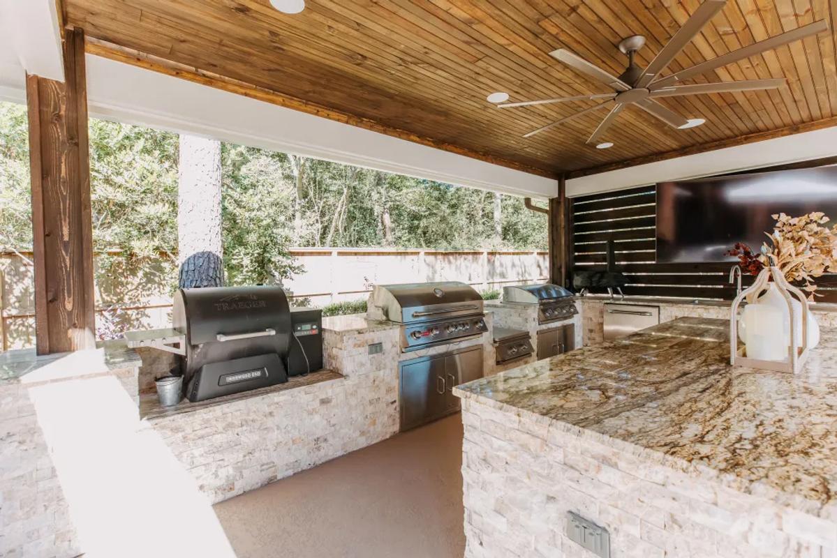 The Woodlands Pool & Outdoor Kitchen - Image 8