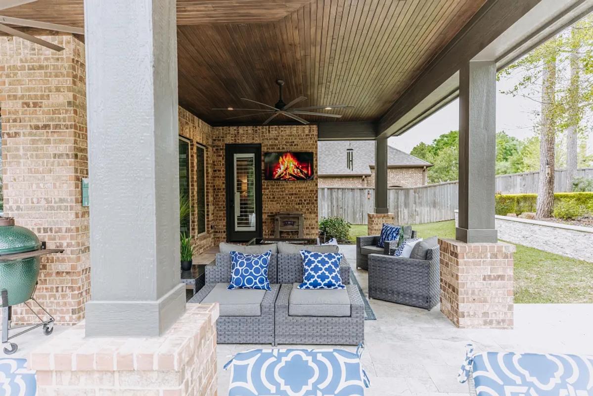 Woodforest Pool & Entertainment Area - Image 2