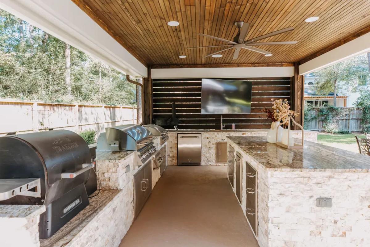 The Woodlands Pool & Outdoor Kitchen - Image 7