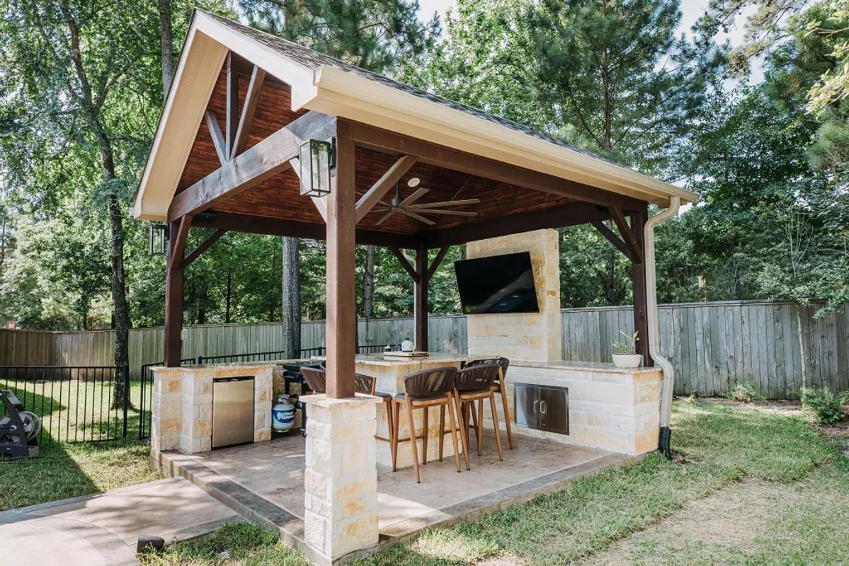 Woodforest Outdoor Kitchen & Dining - Image 2