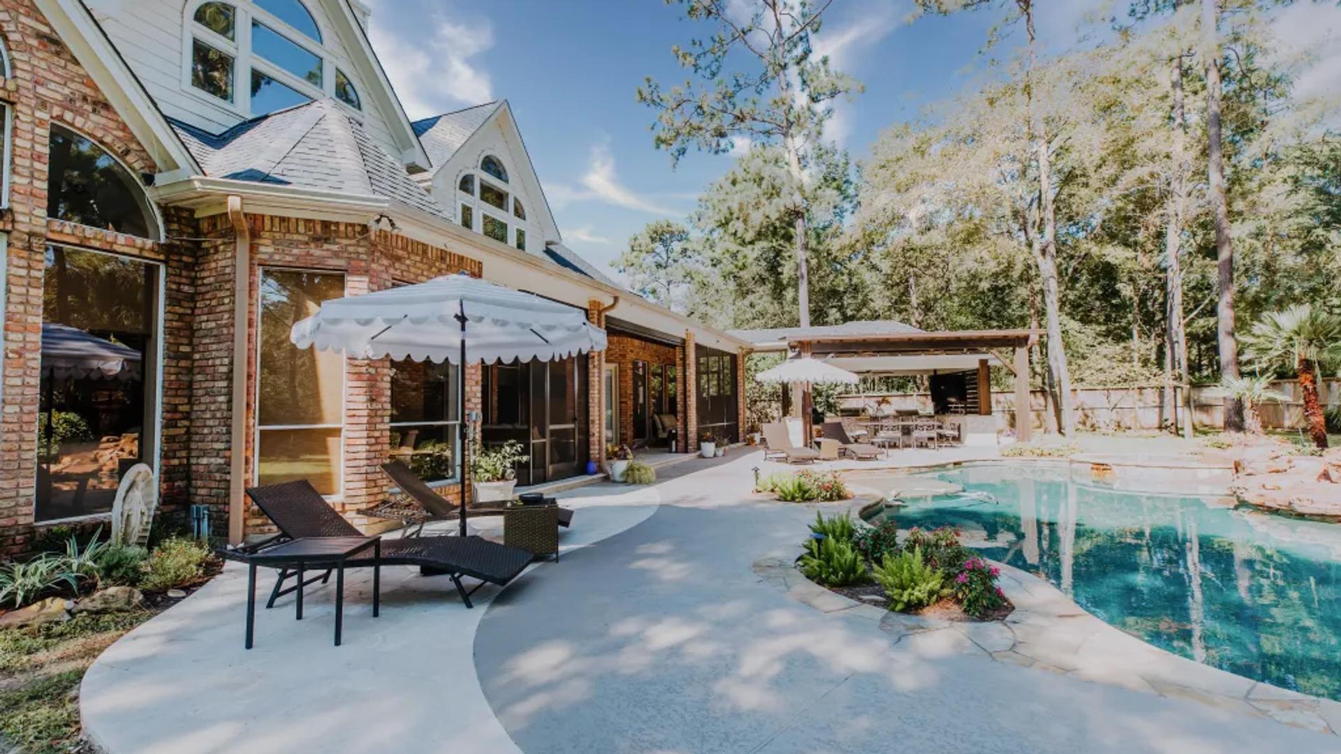 The Woodlands Pool & Outdoor Kitchen - Image 1