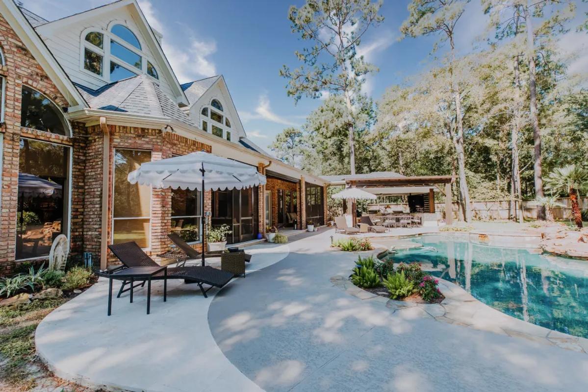 The Woodlands Pool & Outdoor Kitchen - Image 1