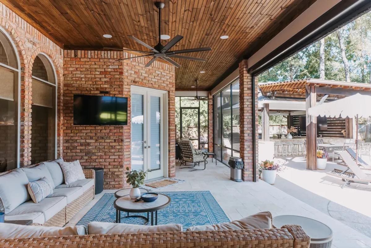 The Woodlands Pool & Outdoor Kitchen - Image 4