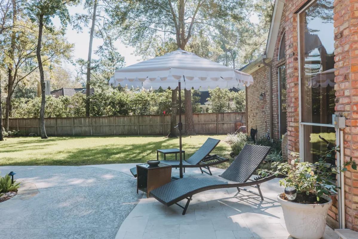 The Woodlands Pool & Outdoor Kitchen - Image 6