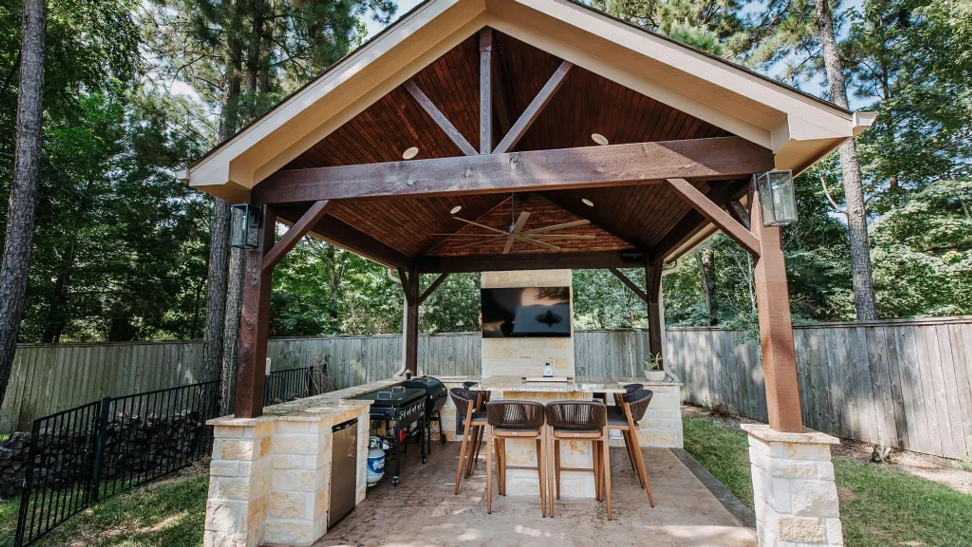 Woodforest Outdoor Kitchen & Dining - Image 1