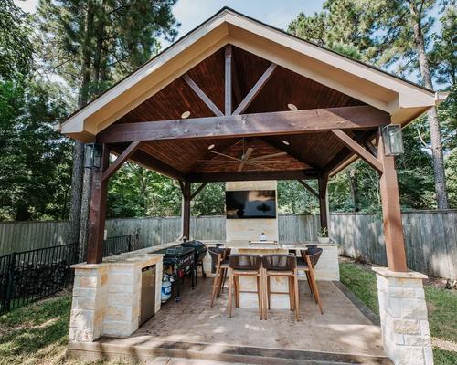 Woodforest Outdoor Kitchen & Dining - Image 1