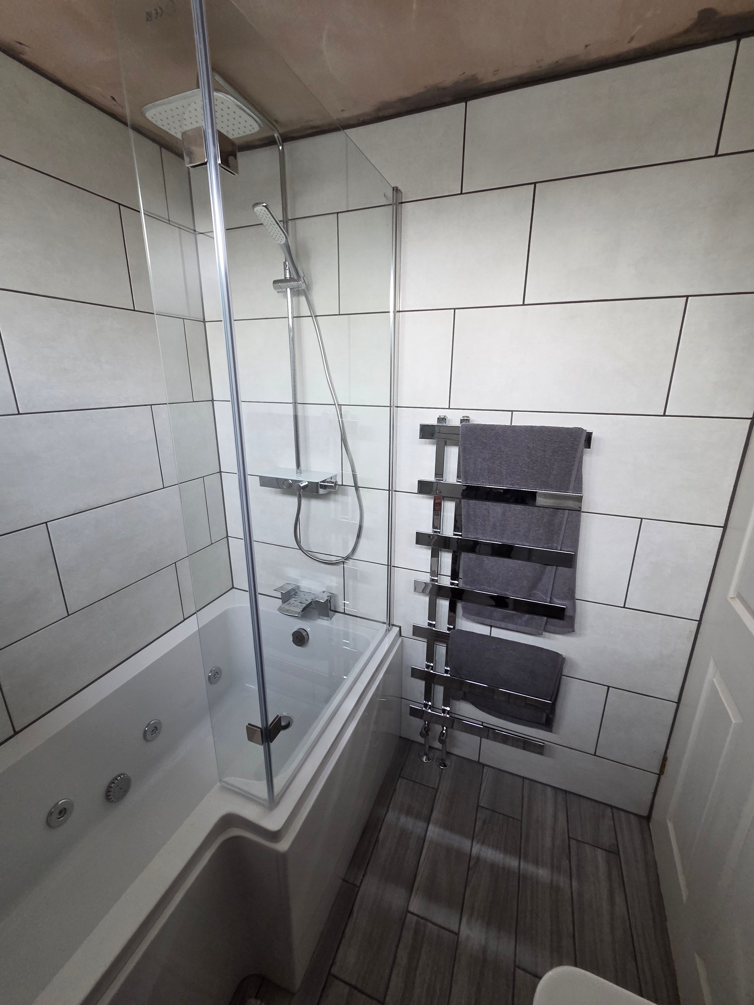 Three bathrooms in one house, Nuneaton