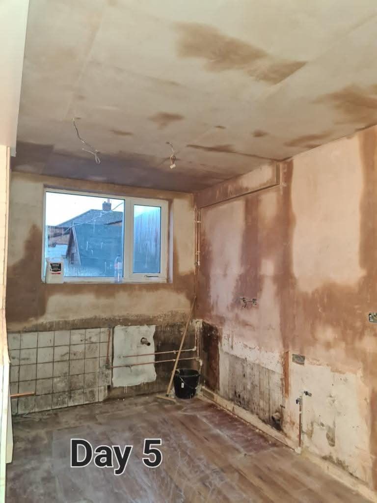 Kitchen with hanging extractor, Rugby