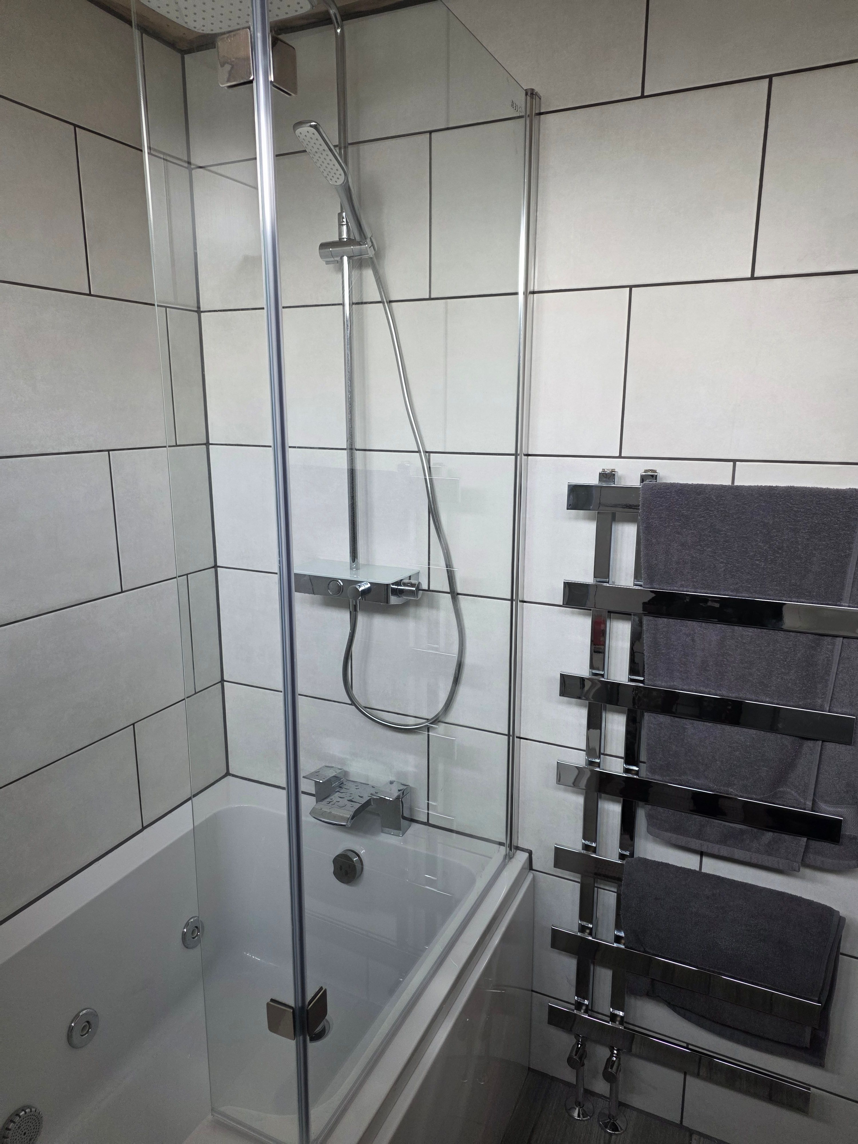 Three bathrooms in one house, Nuneaton