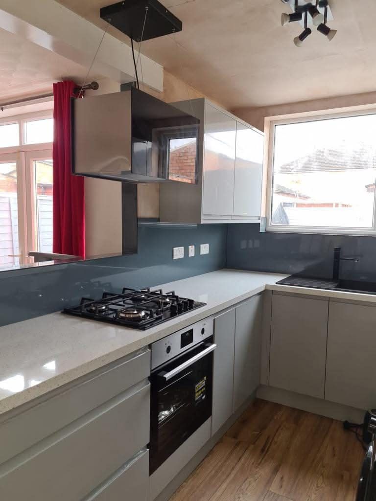 Kitchen with hanging extractor, Rugby
