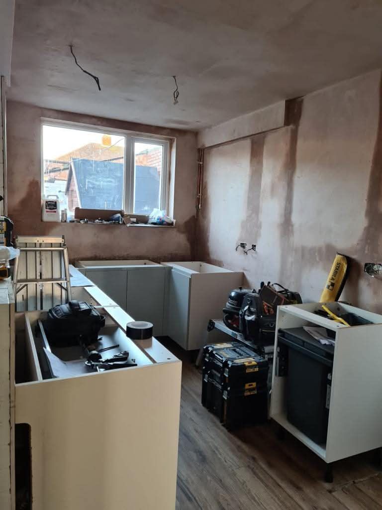 Kitchen with hanging extractor, Rugby