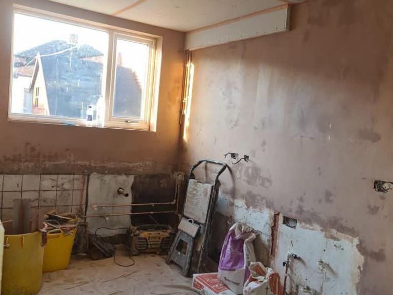 Kitchen with hanging extractor, Rugby