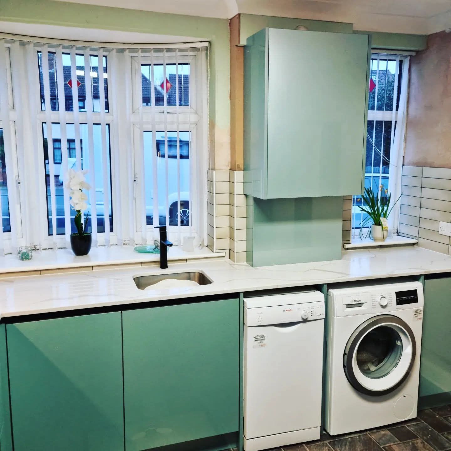 True handleless kitchen with granite, Binley Woods