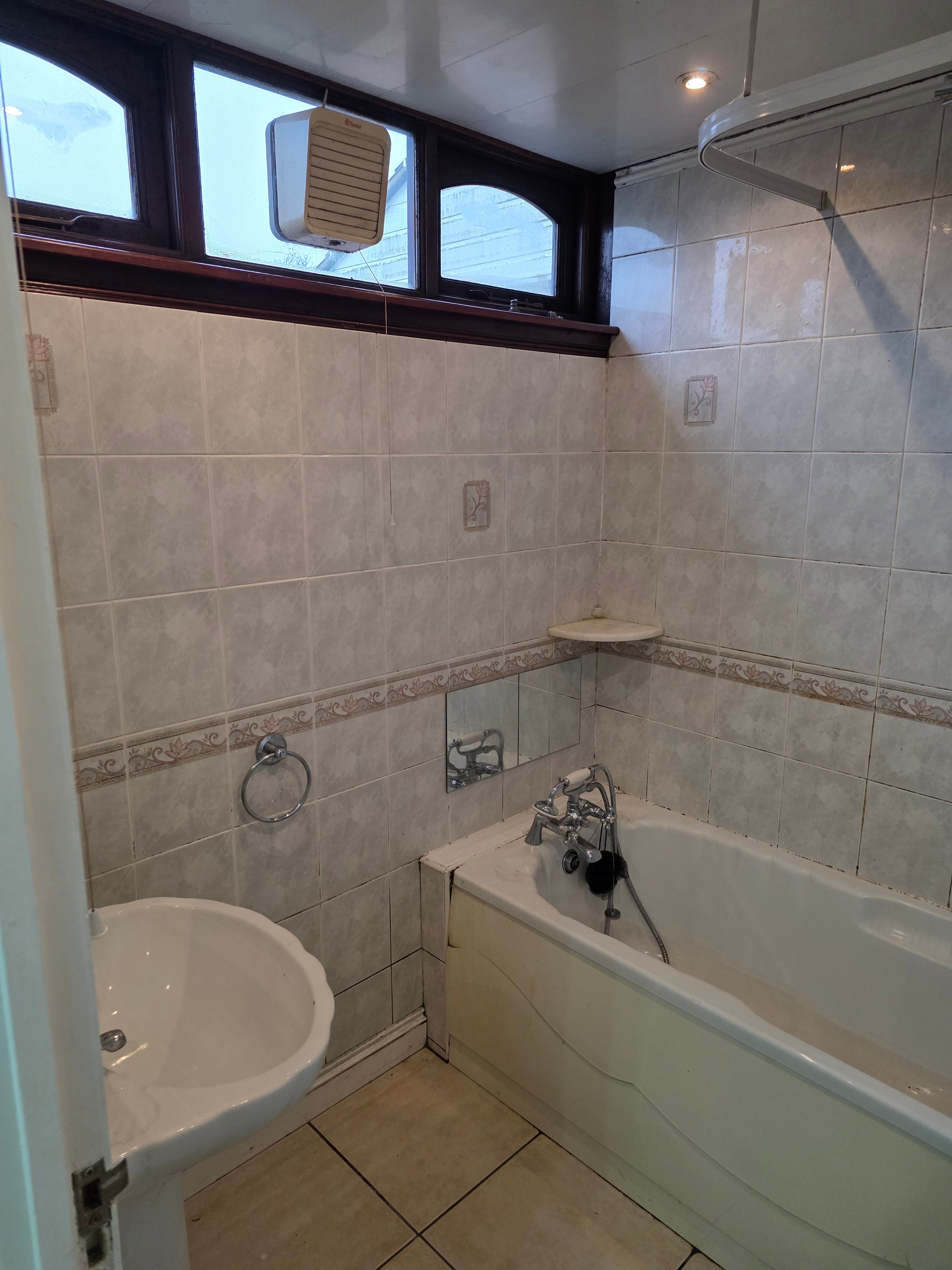 Three bathrooms in one house, Nuneaton
