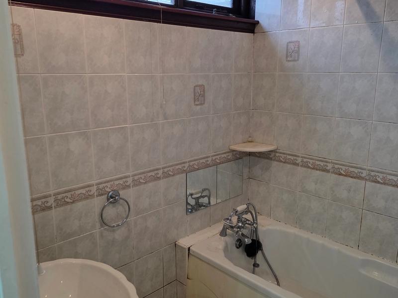 Three bathrooms in one house, Nuneaton