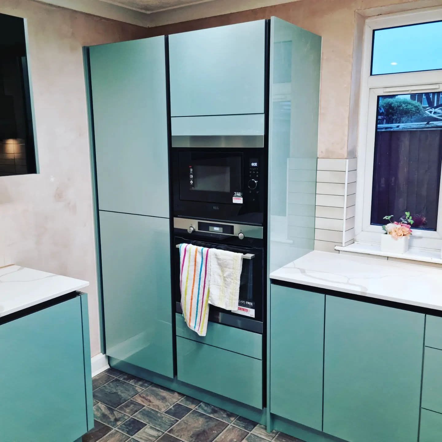 True handleless kitchen with granite, Binley Woods