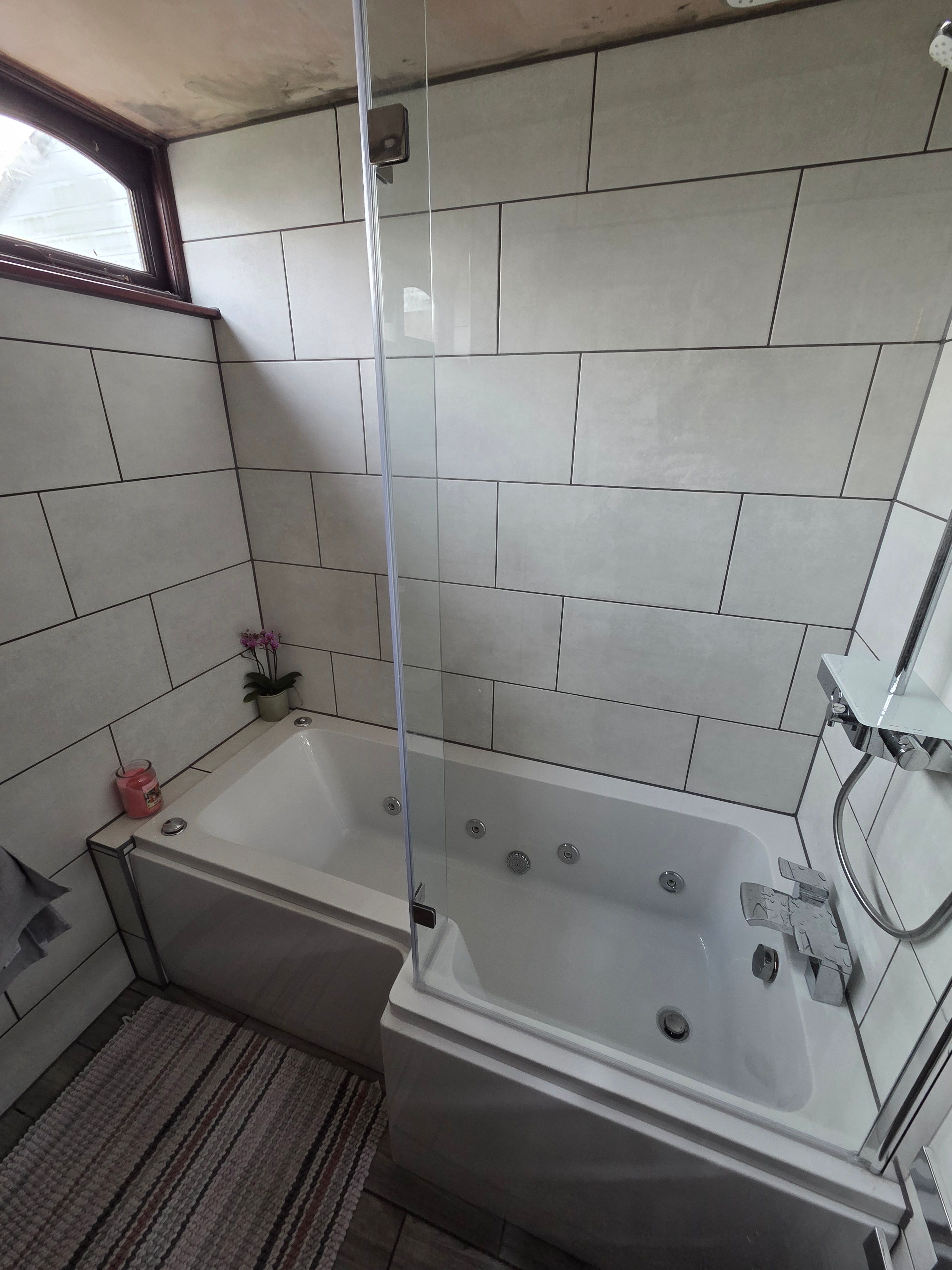 Three bathrooms in one house, Nuneaton