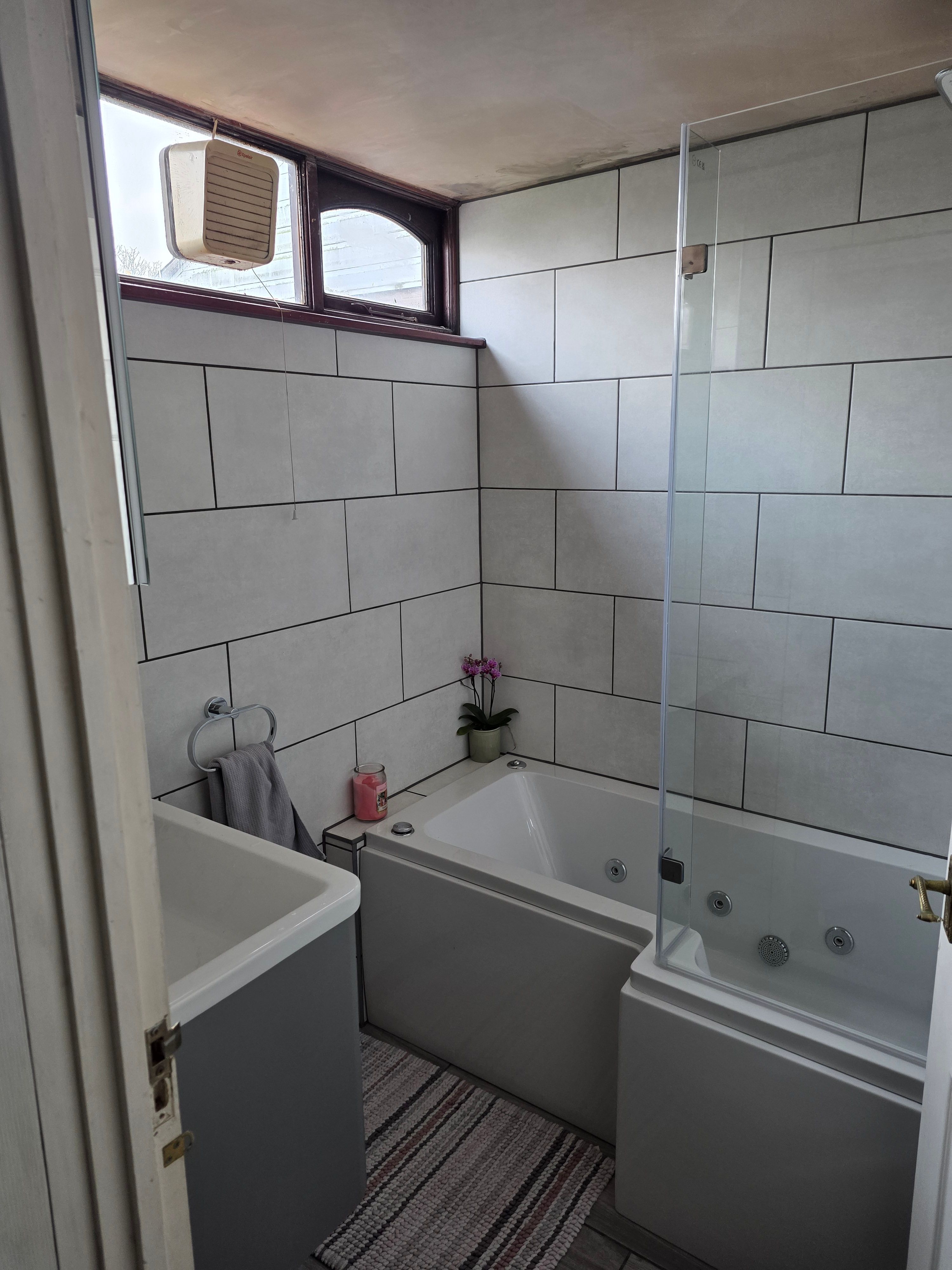 Three bathrooms in one house, Nuneaton