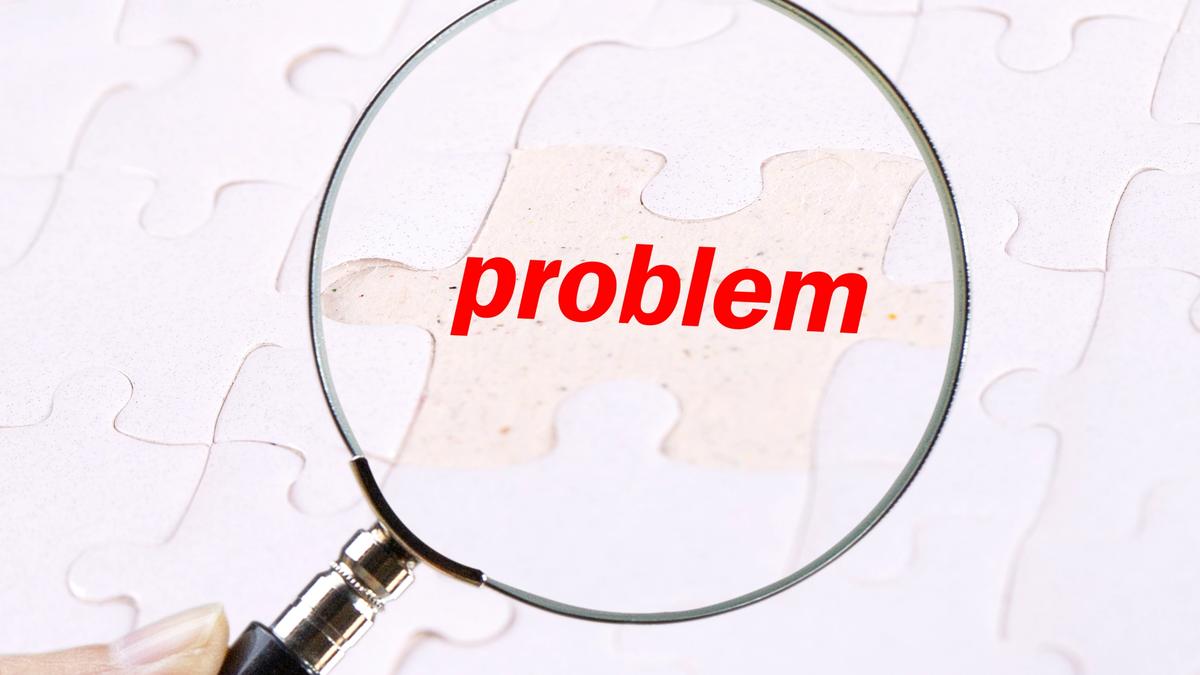 vecteezy_hand-with-magnifying-glass-searching-for-a-piece-of-jigsaw_7710513.jpg
