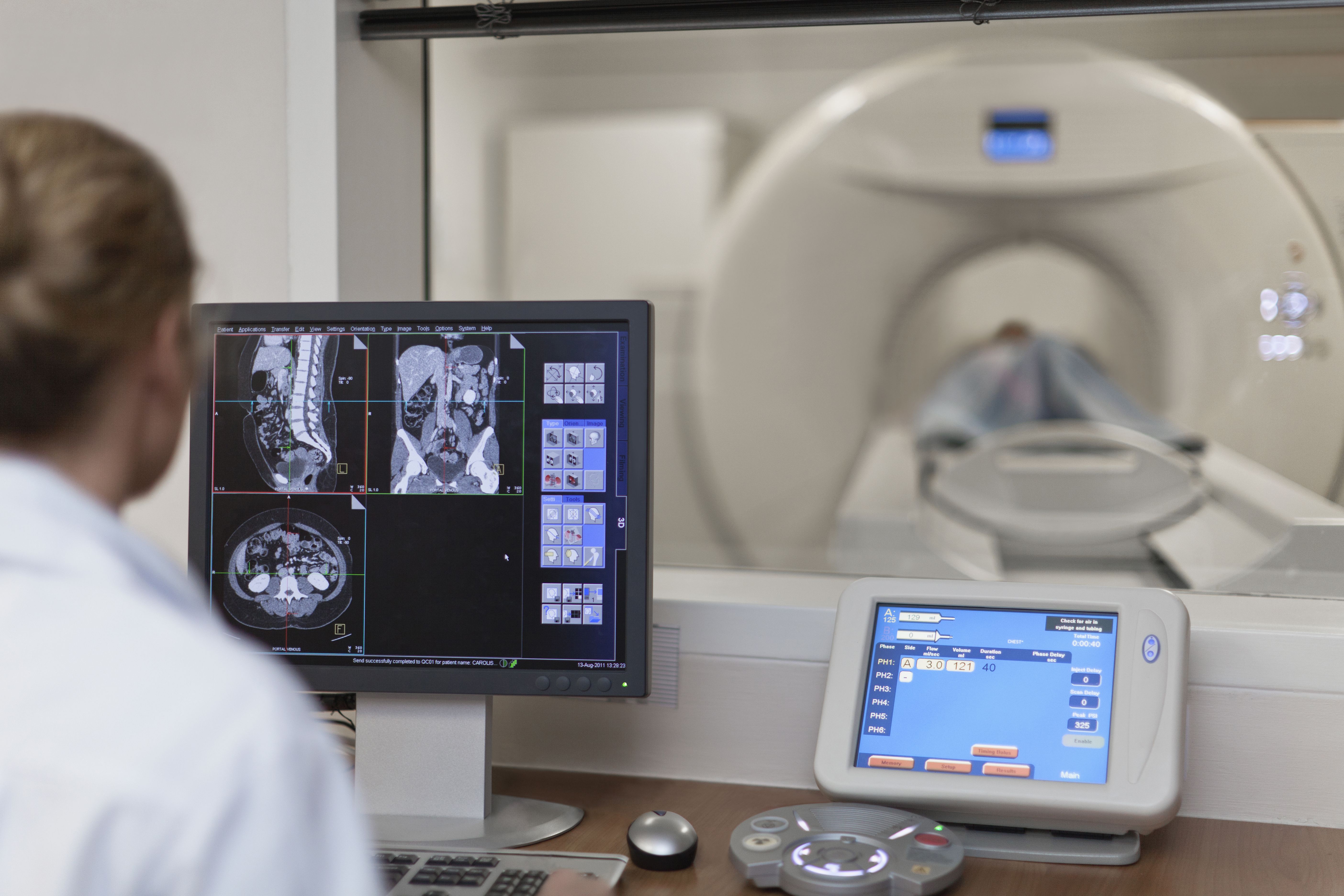 Doctor%20Operating%20CT%20Scanner.jpg