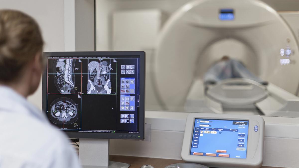 Doctor%20Operating%20CT%20Scanner.jpg