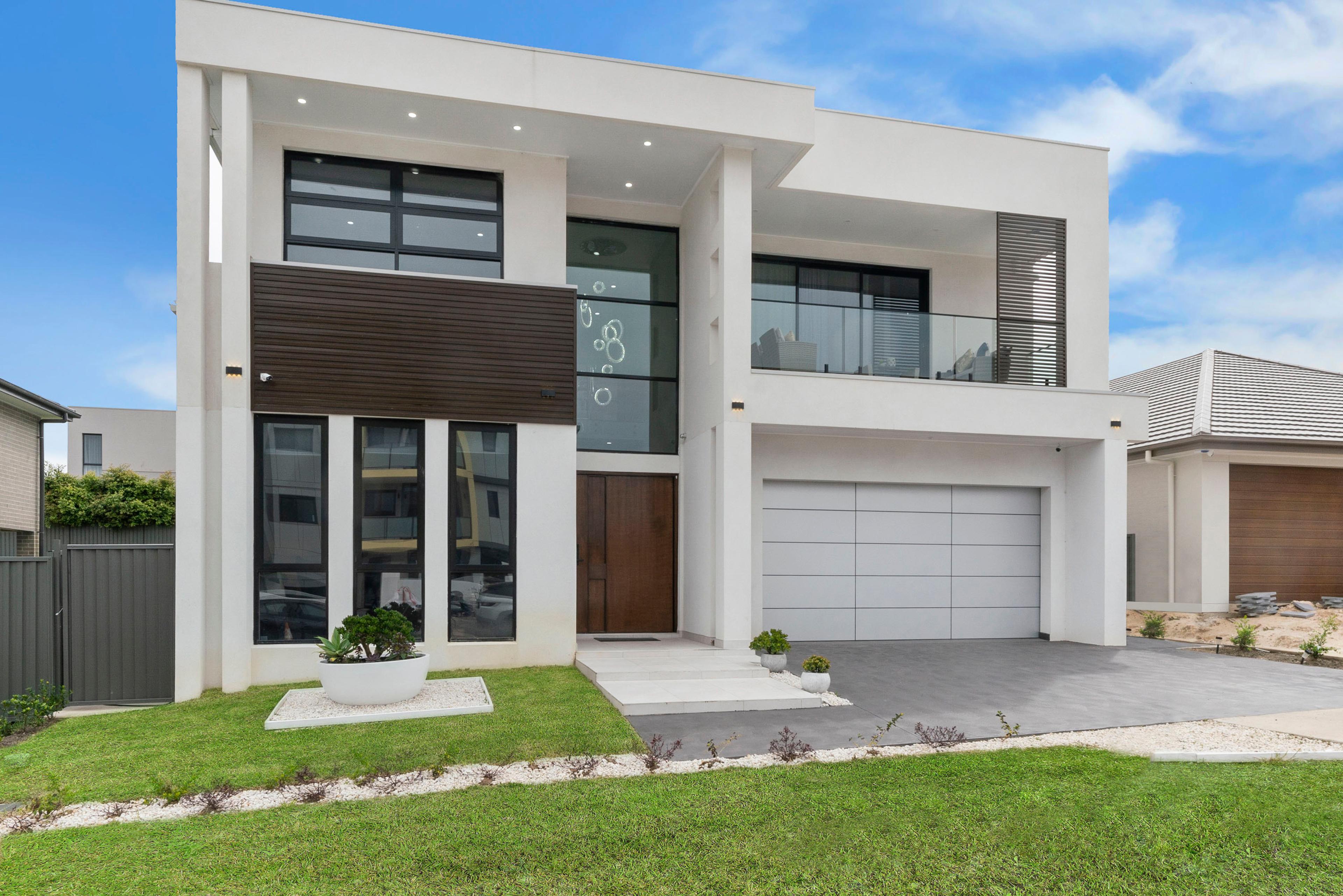 Dezires Home build, modern facade with ample windows